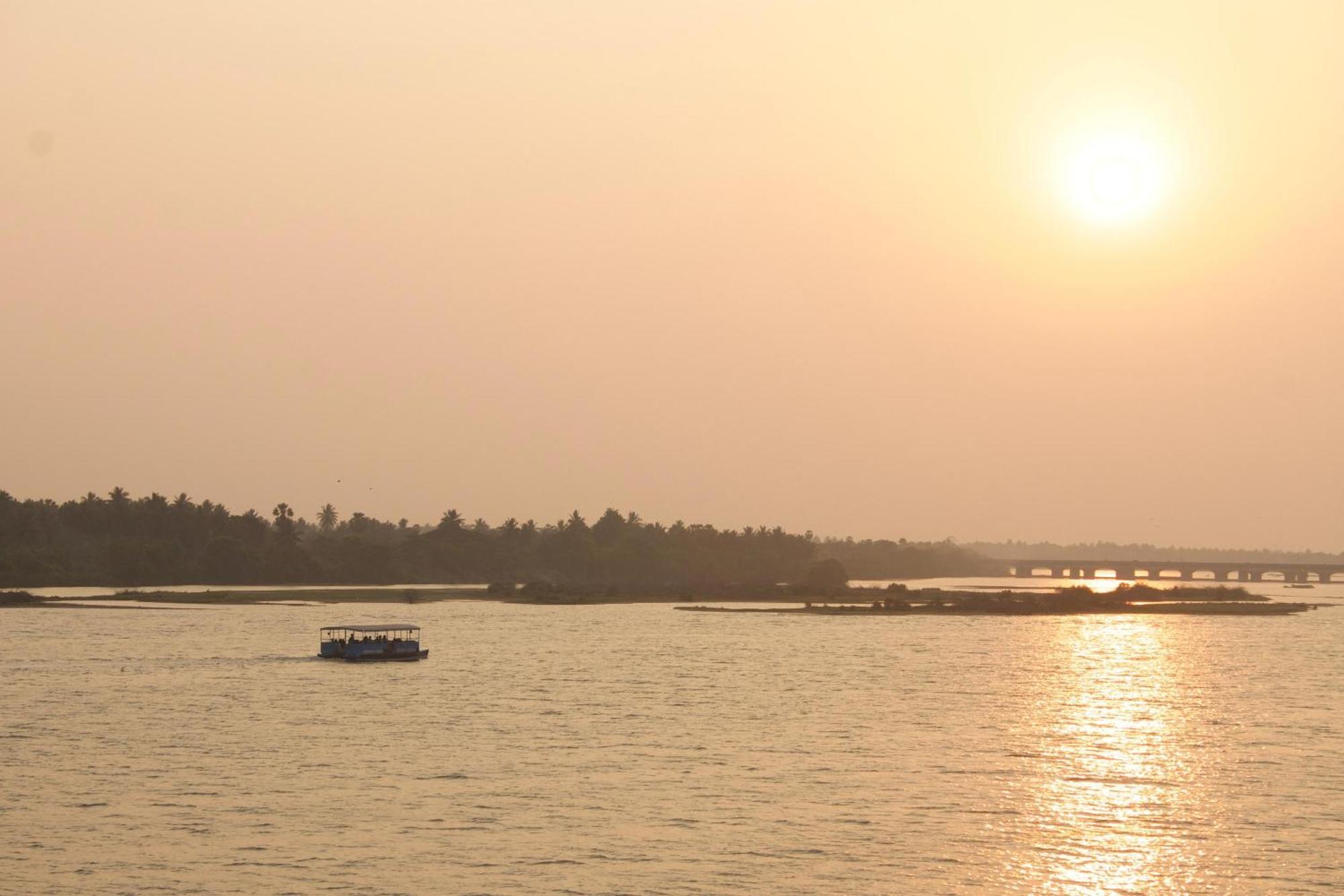 Victoria'S River View Resort Pondicherry Bagian luar foto